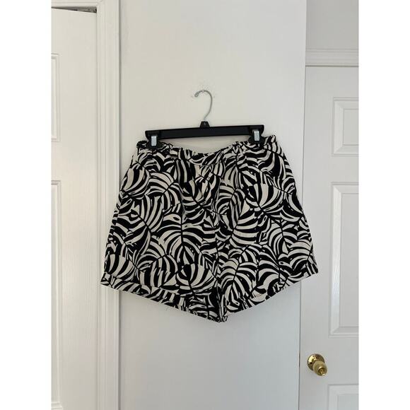 Farm Rio x Anthropologie Black and White Palm Pull On Shorts Size M - Picture 2 of 5